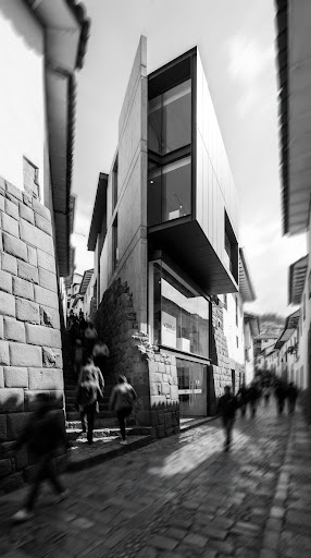 Arquitectura moderna en blanco y negro